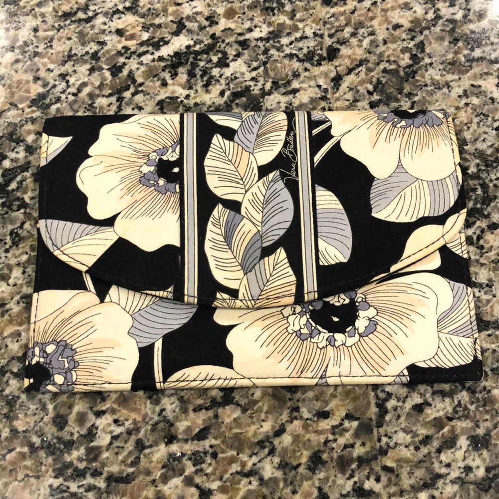 Vera Bradley Like New Coupon Organizer with Magnetic Clasp